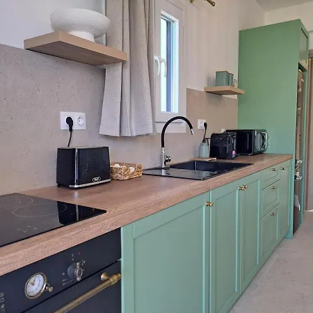 Alinthea 3, Leros Apartmán